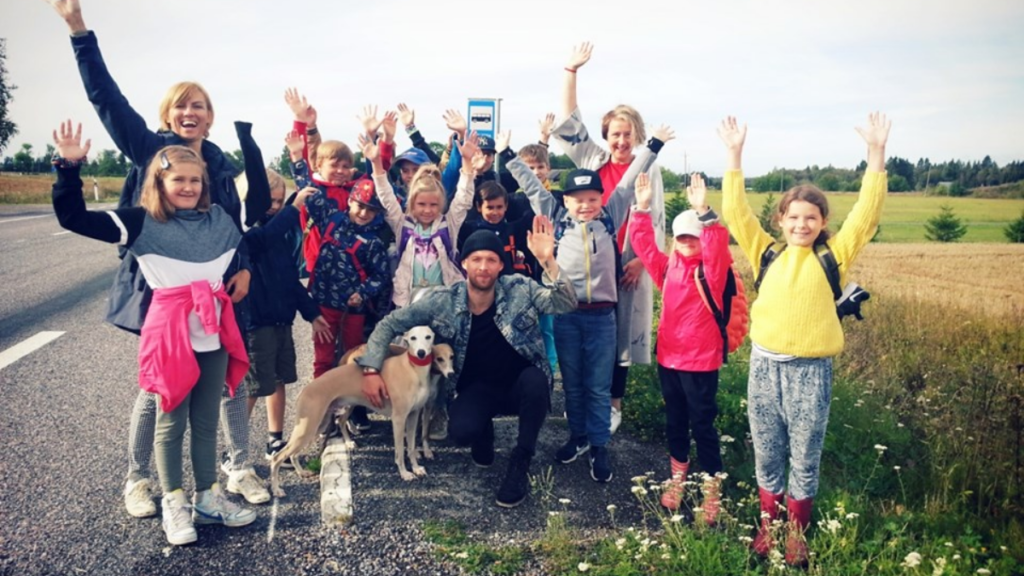 Koolipere Allikavälja bussipetuses